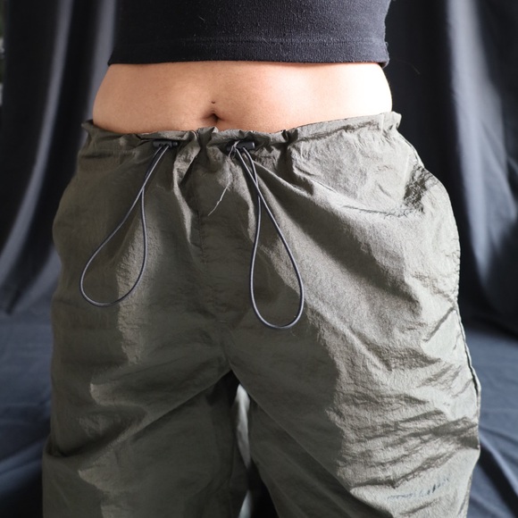 Noisy May Low Waisted Parachute Pants - baggy Y2K pants with adjustable waist - Picture 7 of 9